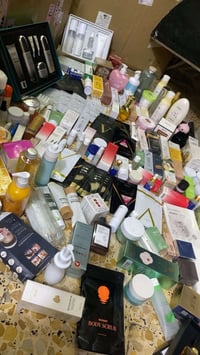 ٣٠٠ قطعة • توصيل للبيت • عطور