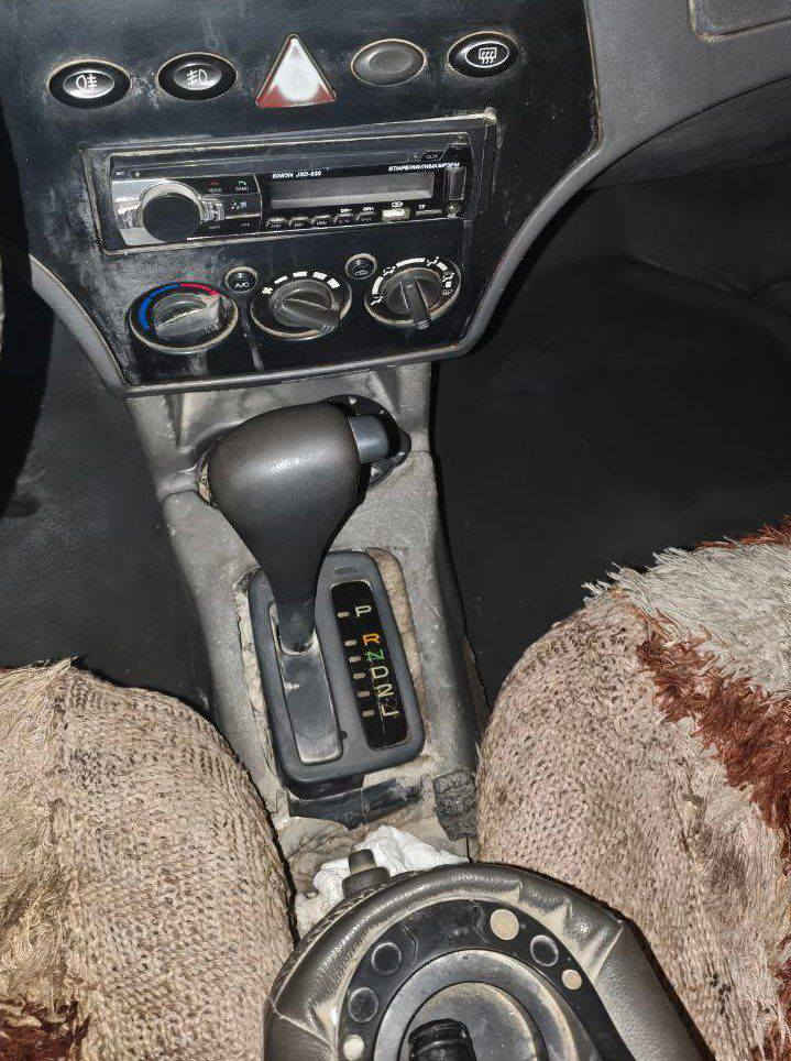 طيبة 2015 تحوير كير اوتوماتيك مكينة كورلا بيكاتشو 1600 مكينة جديدة دواخل نظيفة مابيها اي نقص ما عدا سمكرة من جهة باب السائق عطل كمبريسر تبريد 
السيارة بأسمي
المكان البصرة - التنومة- كردلان 
السعر 35 و بيه مجال 
للتواصل واتساب فقط ***********
