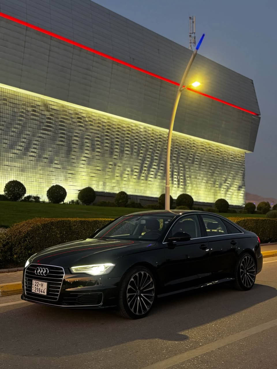 جۆری سەیارە : Audi A6 
ساڵی دەرچوون : 2016 
قەبارەی بزوێنەر : 4 سلندەر تۆربۆ 
ماوەی ڕۆشتن : 100,000 mil 
بۆیاخ : تەنها دەرگای سایەق 
ڕەنگ :ڕەش 
ڕەنگی ناوەوە :قاوەی 
تاریخی بەسەرچونی سەنەوی : 2028 
تاریخی هەزە و بەڕاد : 2027 
تایەکانی مانگی 7 گۆڕدراون 
٦٠٠هەزار غەرامەی لەسەرە دوای ڕێکەوتن ئەیگەڕێنمەوە 
نرخ : 118 $ 
*********** 
*********** السليمانية, العراق
