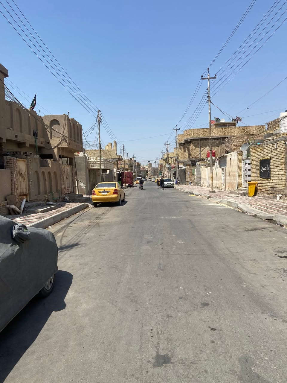 البيت مساحه 200 للبيع
الواجهيه10 
يحتوي البيت ستقبال +وهول +غرفتين والثالثه فوك  +مطبخ بارد وحار +بناء  كونكريت مسلح 
ويحتوي على صحيات غربي وشرقي حاوي النهضه شارع شيخ تحسين.  للاستفسار  الاتصال على الرقم ***********
