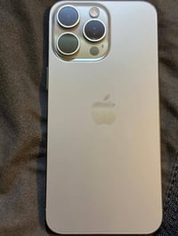 إيفون 15 برو ماكس للبيع نظيف ما مفتوح وأي قطعه ما مبدله ولاخدش ما بيه ...