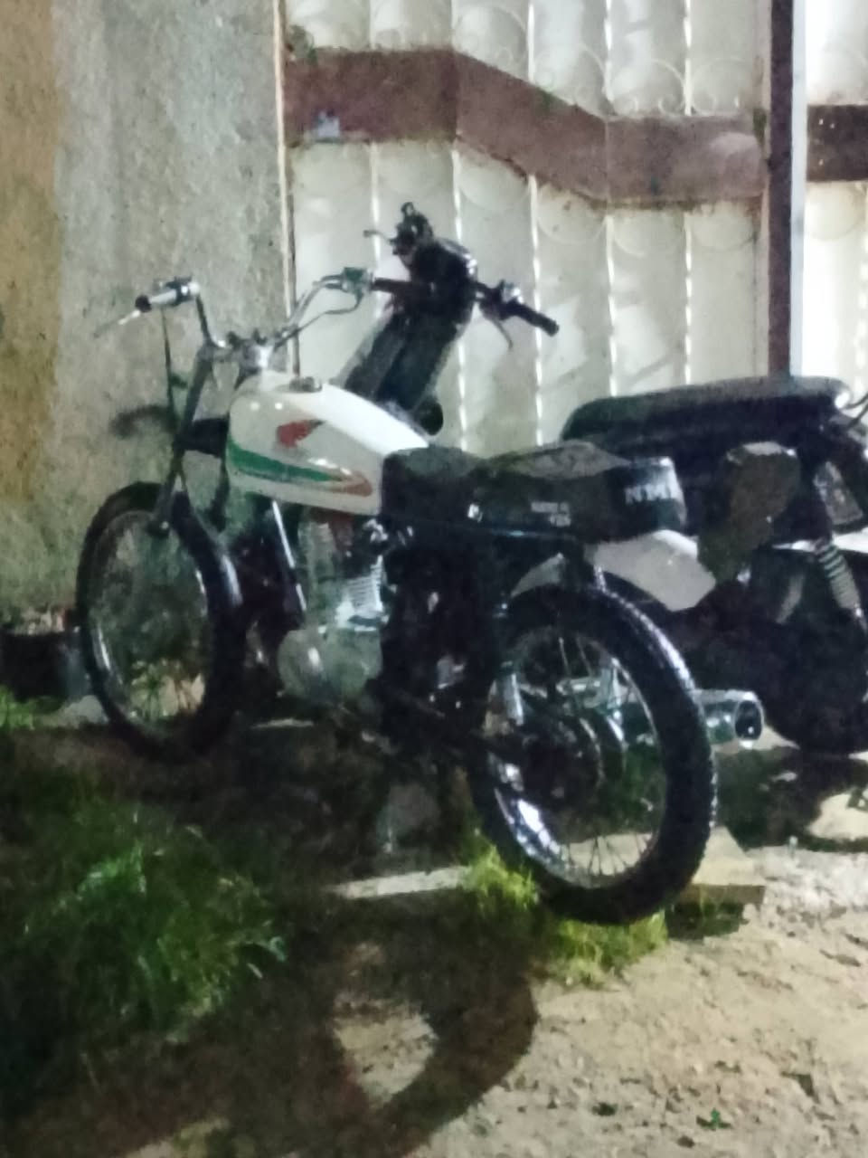 سلام عليكم اربعه كير للبيع كلك كلك  دراجه جديدة تعمير جديد بس مكينه 19 //  مكاني حي العباس الشراي يجي خاص مفتوح♥️السعر 300 قفل قفلل


**إذا كنت صاحب هذا الإعلان وتريد حذفه لأي سبب، رجاءا أرسل رسالة إلى الدعم الفني**