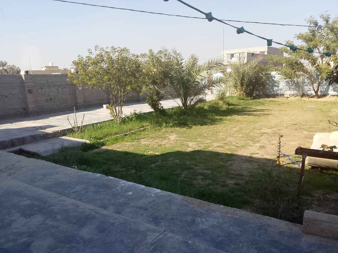 السلام عليكم بيت لبيع عبور الجسر الفرنسي قريب على السيطرة الاتحادية يبعد عن الشارع العام مسافة المساحة الكلية 625 خدمات تبليط وكهرباء البيت كامل من كلشي ومرتب رقم ***********
