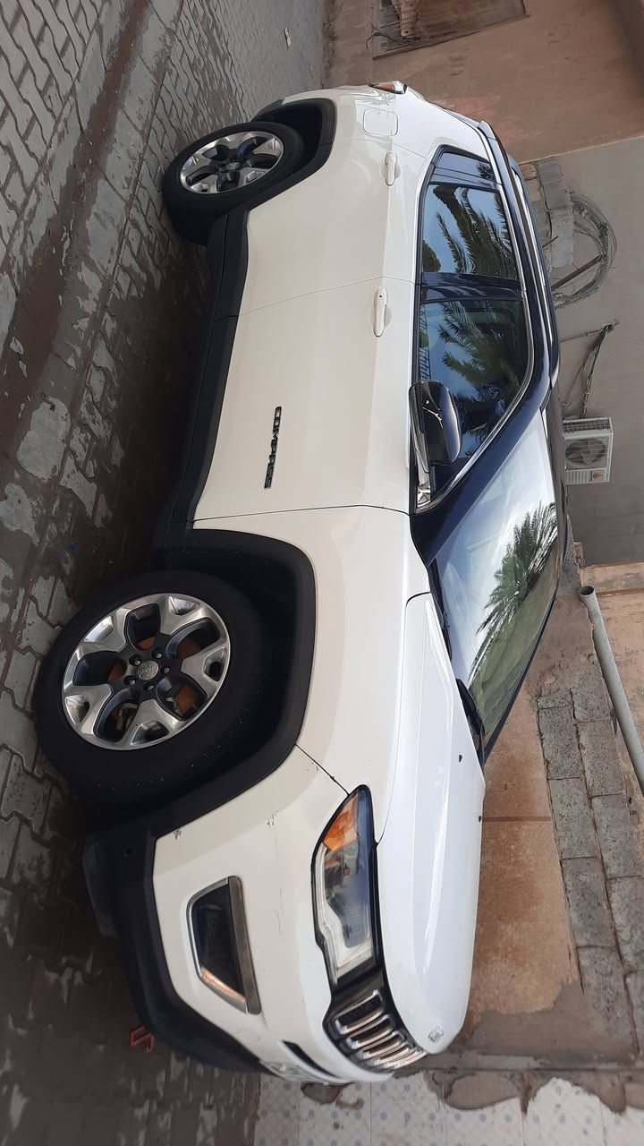 السلام عليكم جيب كومبارس 2018. حدثها چاملغ وبنيد بيها شوي بداخل بدون شاصي بدايه الغد بس صوره حدث موجوده بصور. وچاملغ الايمن هم صبغ يعني بيها 3 قطع صبغ
موصفات فول عده الفتحه بصمه ردارات شاشه جبيره جنطه كهرباء.... سونار مندلاوي
رقم انكليزي بسمي  
جديده مشيه 78
السعر 115
للستفسار ***********
              ***********
