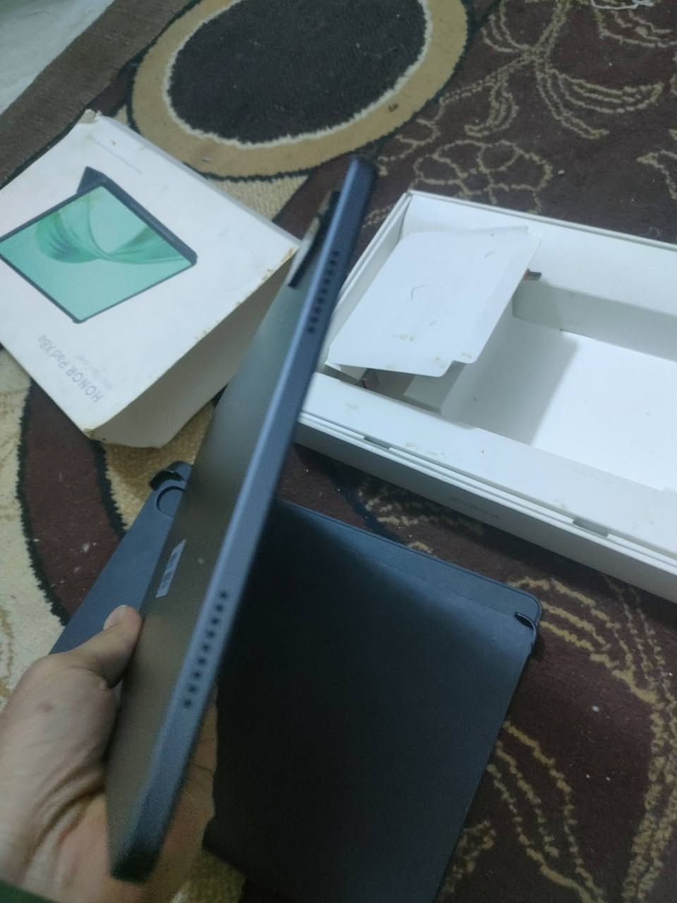 ايباد هونر للمراوس بتليفوت زين حته لو انطي فرق  ولا شخط بي حالة حال الجديد 
موصفاته تخبل 
سماعات 4
 ذاكرة ١٢٨ 
عشوائية ٤+٤ يعني ٨
بعد بي هواي موصفات 

رقم ***********
