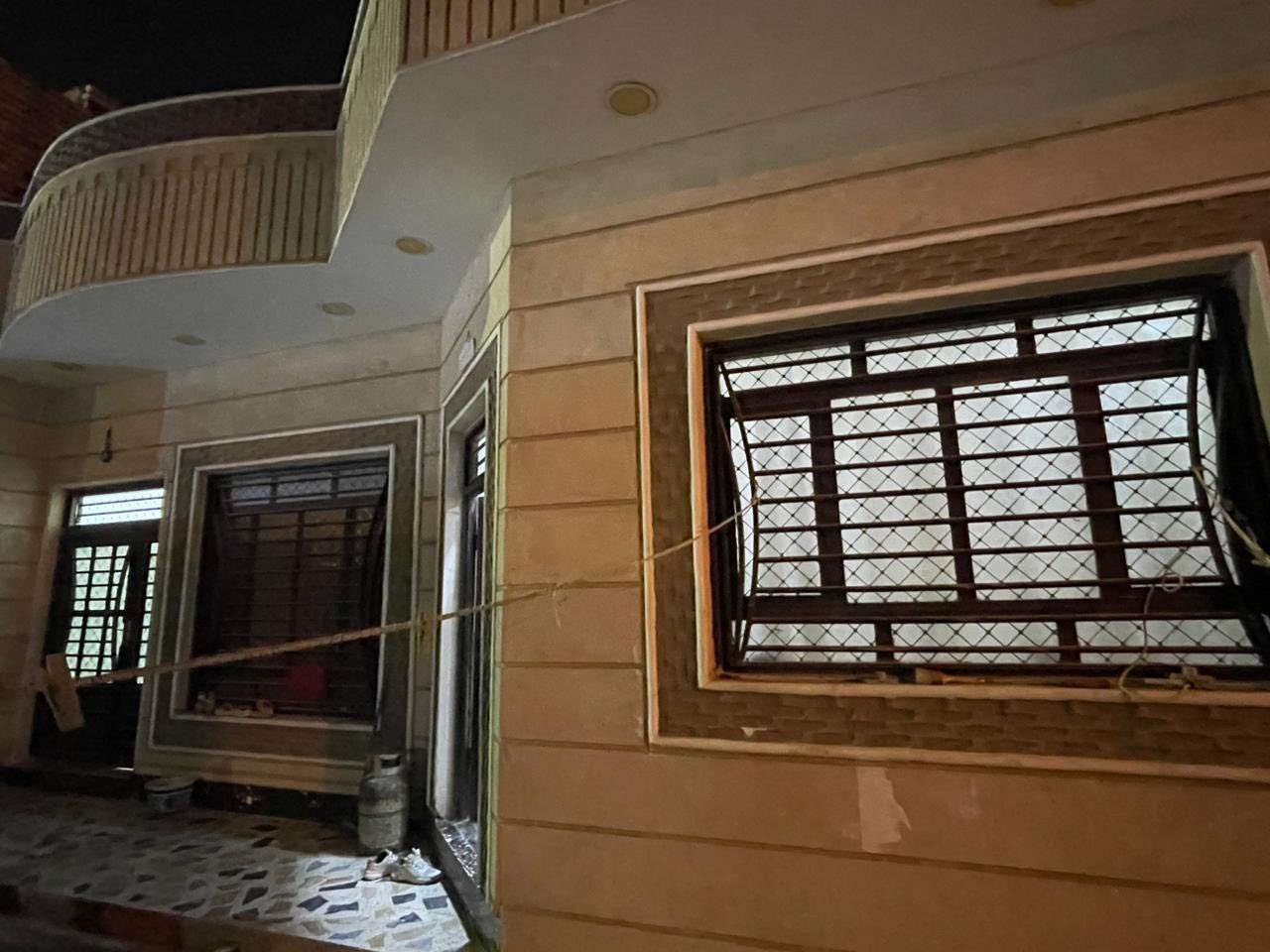 السلام عليكم دارين للبيع  مساحه كل واحد 200متر الركن والي بصفه بنيان حديث درجه أوله عنوان اول متصعد سده الدفاس اول نزله كافة الخدمات متوفره مي مجاري كهرباء علمآ البيوت زراعي بيهن قرار تطويب تريد واحد او ثنين للستفسار الاتصال *********** غير متوفر خاص سعر البيت الواحد 140وبي مجال
