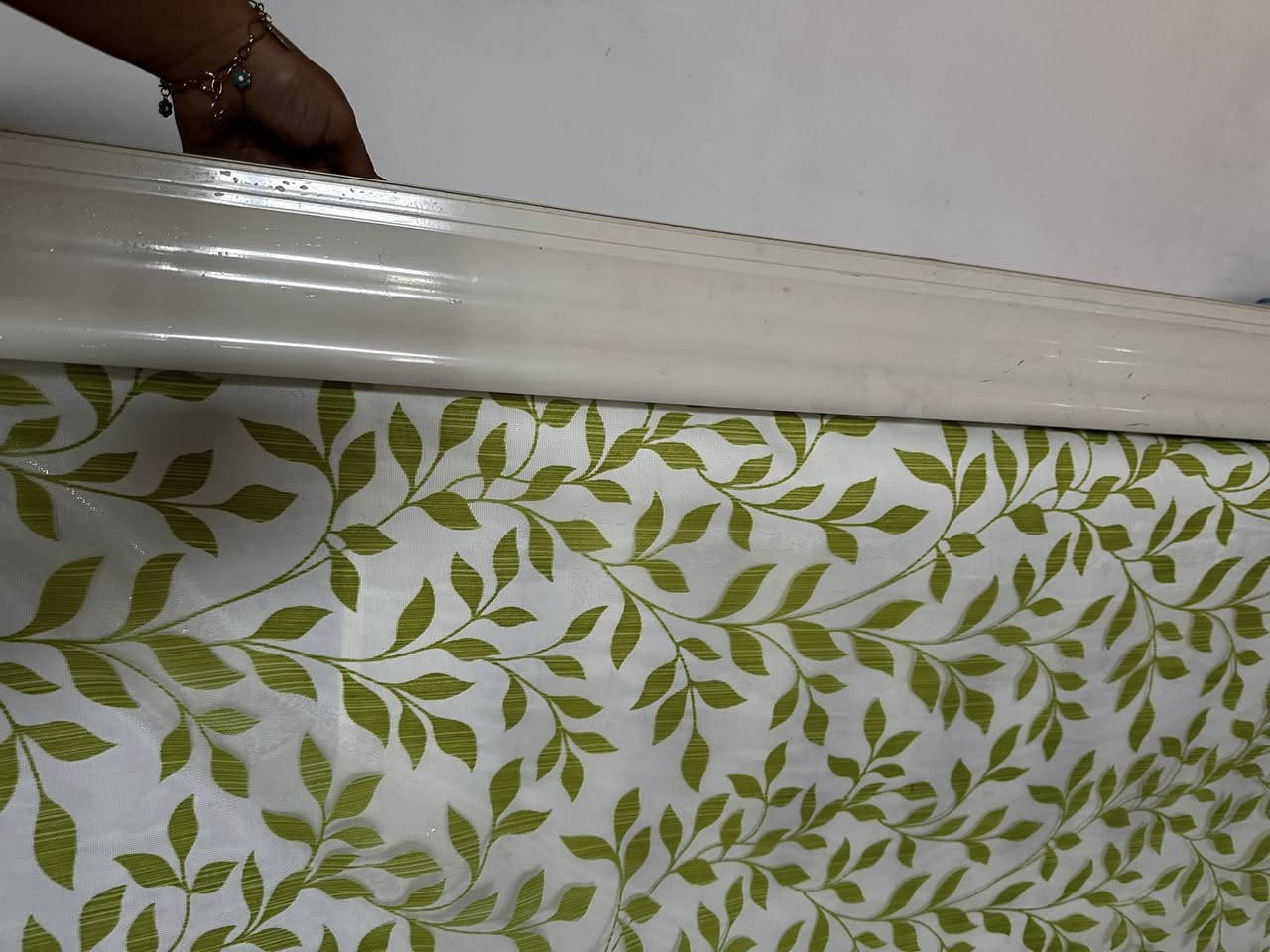 ستارة رول بنقشة أوراق – جديدة
📏 المقاس: 1.5 متر عرض × 3 أمتار طول
🪟 سكّة ثقيلة وقوية
🌿 قماش خفيف يفلتر الضوء بنقشة أنيقة
📦 جديدة – فقط تم شراؤها ولم تُستعمل (السبب: ما عجبتني)

💰 السعر: 50,000 دينار فقط

جاهزة للتركيب فورًا — فرصة ما تتعوّض �

للتواصل:***********
