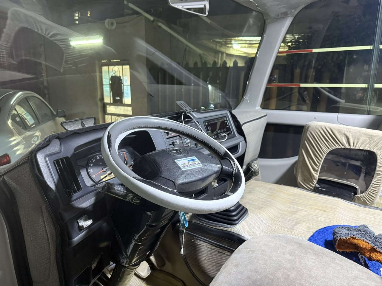 السلام عليكم ورحمة الله كوستر فيرنه ٢٠١٧ السيارة 
خير من الله ومتعوب عليه كل نقص مابيه السعر 435الستفسار ***********
