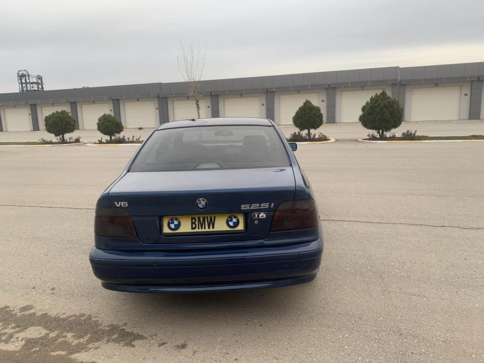 سةرةتا بةناوي خودا
بيئيم سةقةر ٥٢٥ 
دةبل ديجيتال 
٣گير 
توماتيك
عادي
سپورت
كوشن جلد 
سوكان ڤوليوم 
تةبريد لةمس 
فورميكا 
بي دةعم وليدراوي 
گيرومةكينةو ئةكسلي بةشةرت 
بي تةقةورةقة 
موديل ٢٠٠١
سعر ٣٨گةلاو مةعامةلة 
***********
