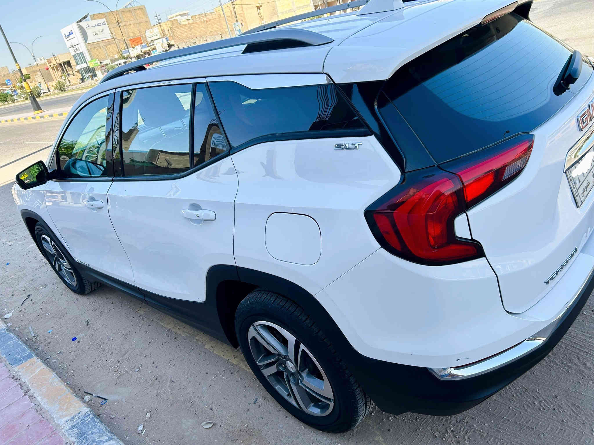 GMC terrain SLT 2020
جمسي تيران ابيض 20 مواصفات  اس ال تي
تشغيل عن بعد وبصمه اربع ابواب
كراسي جلد رصاصي كهرباء خزن ميموري هيتر
رادار  تحكم ستيرن مثبت سرعه
صندوق كهرباء وينفتح ع القدم
لايت ليد امامي خلفي
مري وسطيه وجانبيه تعتيم تلقائي مري قلاب
فور ويل  AWD  
مكينه 1500 تيربو
 ماشيه قليل 44 كيلو 
السياره استعمال شخصي مامتعوبه
كير 9نمر
 رقم نجف بسمي
الضرر جاملغ وبنيد  
السعر 167
***********
