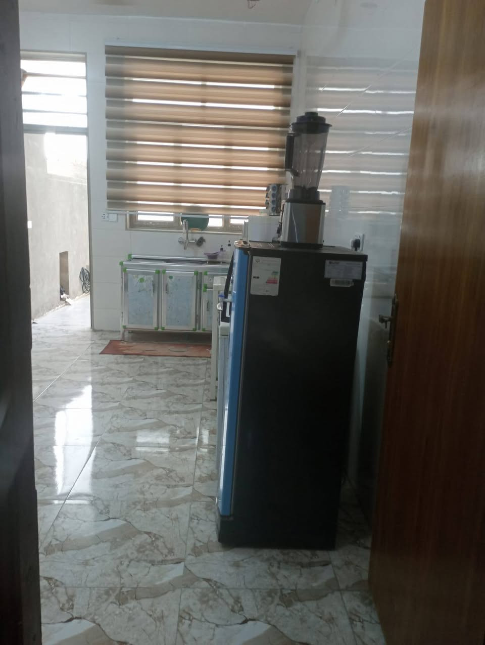 السلام عليكم
دار للبيع 
المساحه 200متر
الجبه8متر والنزال25متر
بناء طابوق السقف صب 
بناء حديث 
طابو زراعي سند25 تحويل مباشر 
عرض الشارع 8متر 
علي قماره مقابل اسواق حسون مخيف 
التفاصيل أكثر ***********
