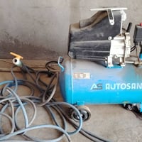 كمبريسر هواء+ بطل رغوة جدد مستخدم شي قليل حيل نضاف السعر 300 واتساب 07...