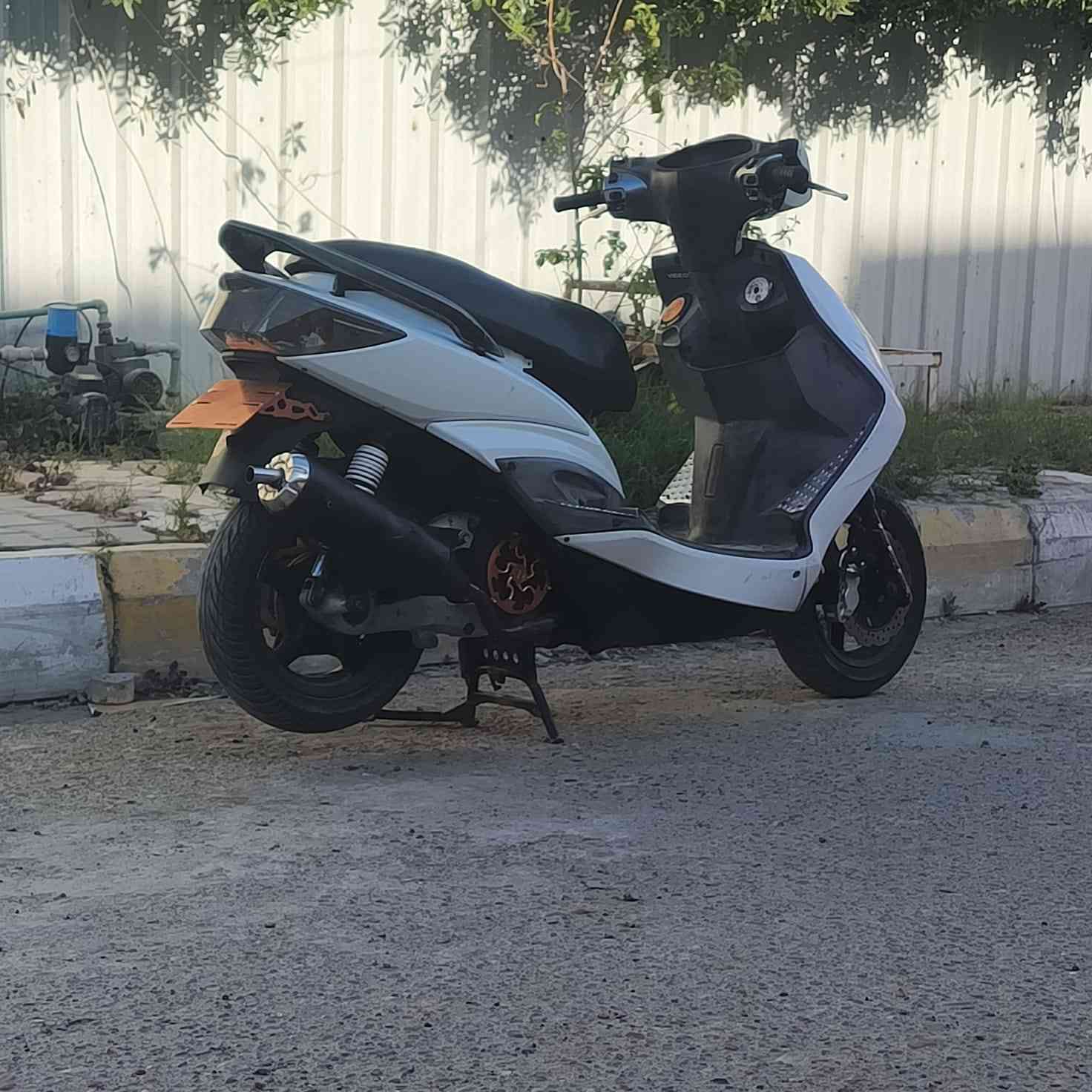 سلام عليكم دراجه سكنس فحل 2012 للبيع دراجه نضيفه وخير من الله كلجات امامي خلفي WF صارنصه رياضي  ام الوزه كور رياضي محفور بوشه بلاديه  و دراجه مزوده تاخذها عل شلعه و معدل ... مكاني بغداد *********** بي مازنجر و واتس
