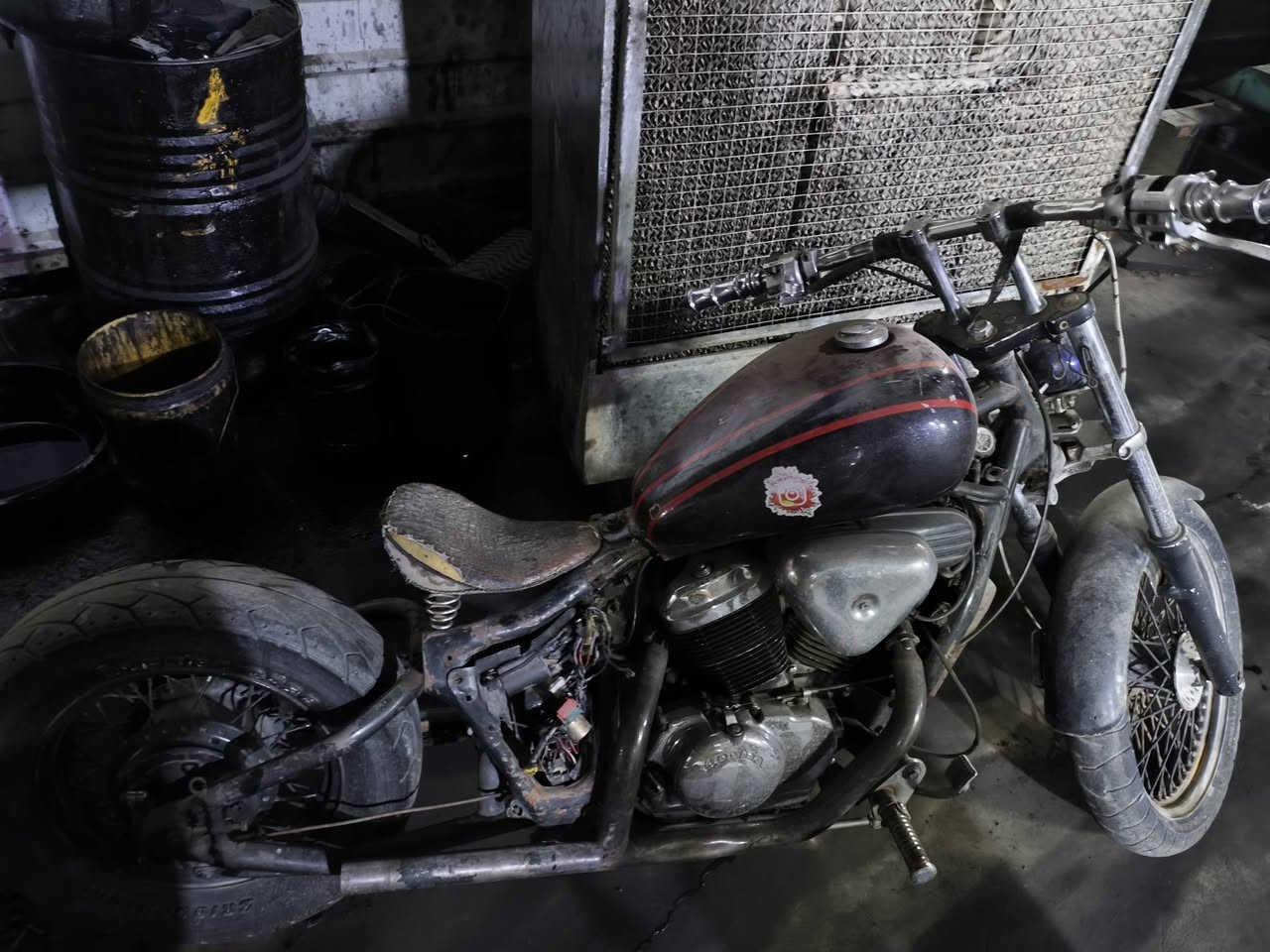 هالي بير 400
رايد ابيعهة كومت حديد الدراجة شغالة بس لا دوسة وبس معدل 
سعر 600 وبيهة مجال لشراي 
الرقم ***********
شباب تنويه الباتري شغال بس لازملة شحن
