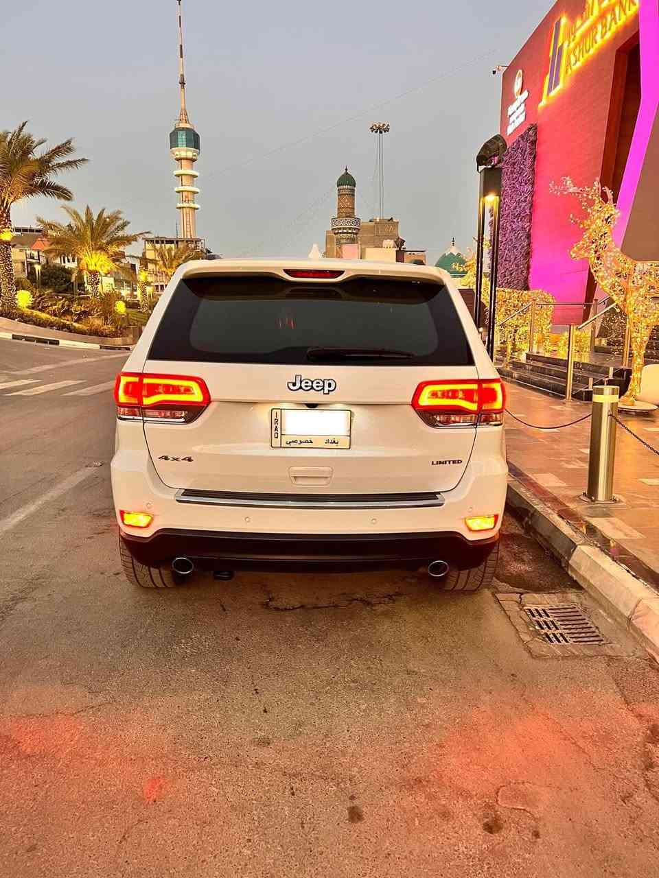 خليجي 2019 Jeep Grand Cherokee Limited Plus .
المواصفات :

* ماشية 58000
* شاشة كبيرة  8.4 انج .
* كامرة خلفية .
* رادار امامي .
* نقطة عمياء .
* داخل جلد Off white .
* دفع رباعي 4X4 .
* المقاعد الامامية كهرباء .
* ذاكرة لحفظ وضعيات الجلوس .
* المقاعد الامامية تدفئة + تبريد .
* تدفئة ستيرن .
* تدفئة المقاعد الخلفية .
* ويل قياس 20 انج .
* سقف بانوراما.
* نضام الملاحة (GPS) .
* نضام خاص للطرق الوعرة .
* مصابيح امامية زنون .
* نظام تشغيل واطفاء المحرك اوتماتيكي للتوفير من صرف *الوقود ( Auto Start ) .
* بروجكتر امامي زنون .
* تشغيل عن بعد .
*صندوق كهربائي .
* حساسات امامية .
* حساسات خلفية .
* بخار ماء لتنضيف المصابيح الامامية . 
* مرايا بخاصية للتعتيم الذاتي . 
* نضام Carplay .
* نضام ECO لتقليل صرف البنزين .
* نضام SPORT .
* نضام Cruise لتثبيت السرعة .
* شفتات ستيرن .
*  كشافات ضباب خلفية . 
* نضام SNOW .
* نضام SAND .
* نضام RCCK .
* نضام MUD .
*ملاحضة السيارة مكفولة عدى (تعديل بارد على كد شبر بشفة البونيد + ٤ رصعات صغيرة  حالوب)
*تخم تاير جديد - بطاريات جديدة 
*السعر 32000$
*العنوان/ بغداد - شارع فلسطين
*هاتف/***********
