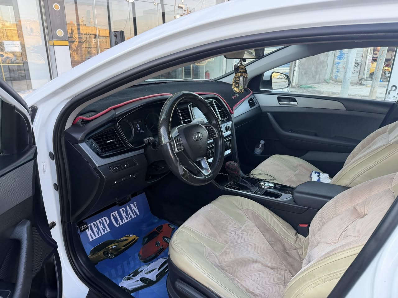 السلام عليكم
من رخضه الادمن عندي سياره سوناتا موديل 2018 نص فول سويج شاشه كبيره الضرر مثل ما موضح بالصور ماشبه 124 عارضها 130 وبيها مجال العنوان الناصريه ***********
