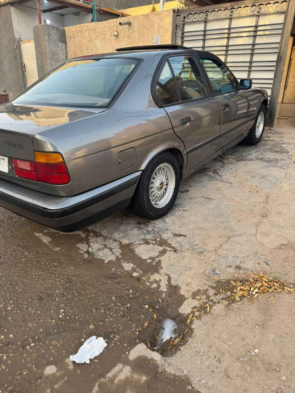 السلام عليكم إبي أم للبيع موديل 1991 سياره جاهزه مكفوله لا ضربه ولا خياس مكينه خير من الله كير حداديه جاهزه مكينه مسكر عدله هستوه مصبوغه بعدهي مابولشه مابيه شخط تخم تاير  فتحه برده خلفيه بجم عريض حجمه 525 رقم بغداد شرط تحويل مكان السياره بابل الهاشمية بيع فقط سعر 58 وبيه مجال الاتصال ***********
