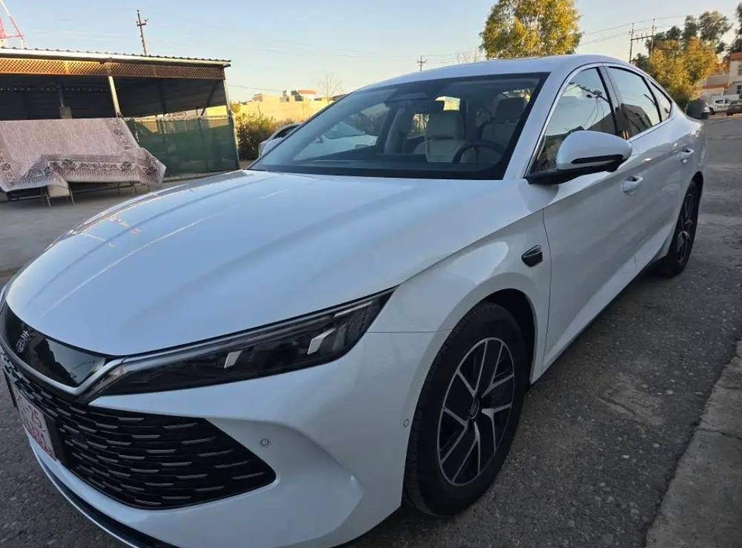 بۆ فرۆشتن: BYD Qin L 2025 - لوتکەی زیرەکی و سەلامەتی (١٣ کامێرا)
گرنگترین تایبەتمەندییەکان:

سیستەمی ١٣ کامێرا: بینینی ٣٦٠ پلەی تەواو، بینینی ژێر سەیارە (Transparent Body)، و سیستەمی تۆمارکردنی ڕووداوەکان.
سیستەمی راداری زۆر پێشکەوتوو

مۆدێل: ٢٠٢٥ (شێوەی نوێ) رەقەمکراوی هەولێر

ڕۆیشتوو: تەنها ٧٠٠٠ کم (زۆر پاک و بێ کێشە).

سیستەمی سووتەمەنی: هایبریدی PHEV (نەوەی پێنجەمی DM-i). ٨٠ کم تەنها بە شەحن دەڕوات و مەسرەفی بەنزینی لە سفر نزیکە.

ناوەوە: دیزاینی لۆکس و ڕەنگی سپی، لەگەڵ سەقف سلايد.

سەلامەتی: خاوەنی ڕاداری پێش و دوا، برێکی ئۆتۆماتیکی، و پاراستنی لایدان (L2 ADAS).

شاشە: شاشەی زیرەکی گەورە بە کوالێتی زۆر بەرز.

تێبینی: ئۆتۆمبێلەکە ٧٠٪ی ڕۆیشتنەکەی بە کارەبا بووە، واتە مەکینەکەی لەڕووی بەکارهێنانەوە وەک سفر وایە.

شوێن هەولێر
نرخ 178 $ مجال 
***********

نظام 13 كاميرا: رؤية محيطية 360 درجة، خاصية هيكل السيارة الشفاف (Transparent Body)، ونظام تسجيل الحوادث.

نظام رادار متطور جداً.

الموديل: 2025 (الشكل الجديد) - لوحات أربيل.

المسافة المقطوعة: 7,000 كم فقط (نظيفة جداً وبدون أي مشاكل).

نظام الوقود: هجين قابل للشحن (PHEV) بتقنية الجيل الخامس DM-i. تقطع 80 كم بالشحن الكهربائي فقط، واستهلاك البنزين شبه معدوم.
الموقع: أربيل

السعر: 17,800 دولار (مع مجال بسيط)

للتواصل: ***********
