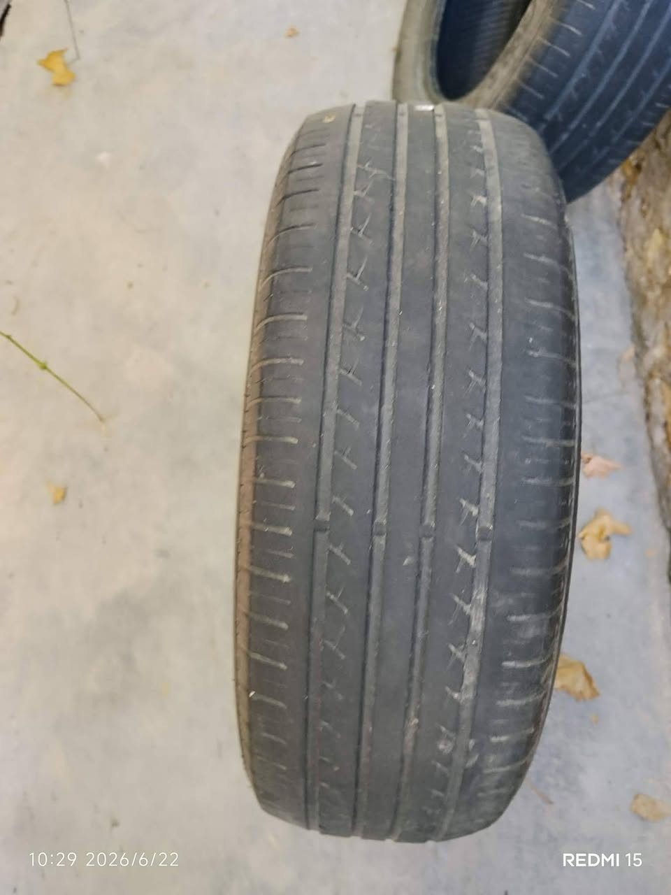 سلام عليكم يوجد تواير نضاف  حجم 195/65R15  زوج 25 شرط جوبلس
***********
