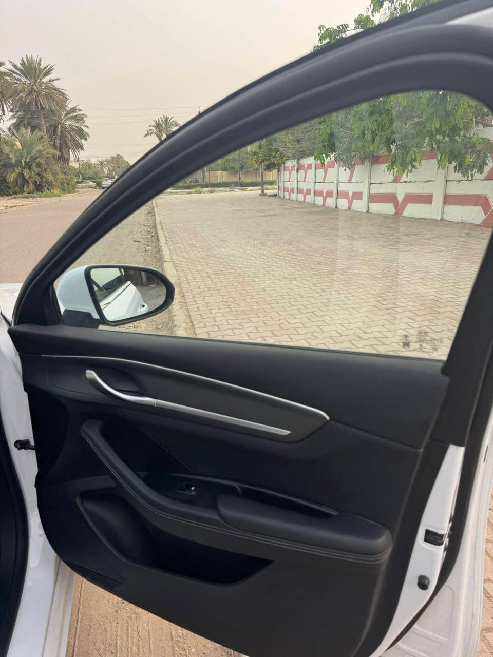 السلام عليكم byd ديستروير 2025 للبيع ماشية 30 الف رقم بغداد بيه طخة بلبنيد وجاملغ بعده على حطته ترجع بارد مكان السيارة بغداد العامرية السعر 18800 وبيه مجال *********** بغداد, العراق
