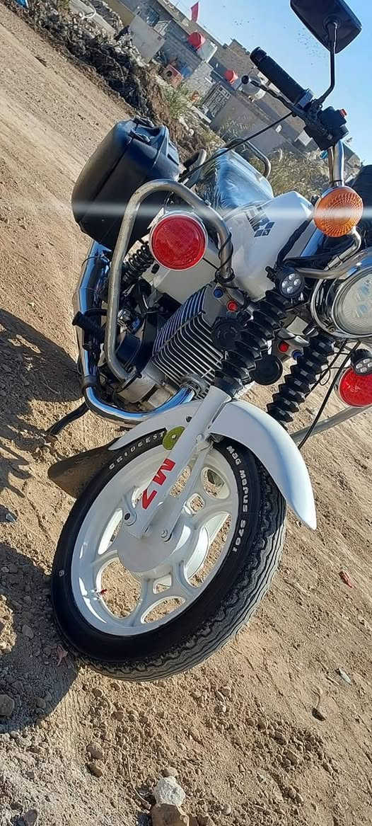 سلام عليكم دراجه MZالدراجه مكفول من كلشي الدراجه شوفت عينك نضيفه وبعد احله من الصور محرك84 دبلات هونده دراجه فول وكلشي بيه نضيف والجناي بعد يعرف بيهن السعر 4ونص والي يشوف السعر غالي يعبر المنشور المكان بغداد الرصافه الثانيه الرقم صاحب الدراجه 《***********》مكلف بل النشر مامتواجد بل فيس
