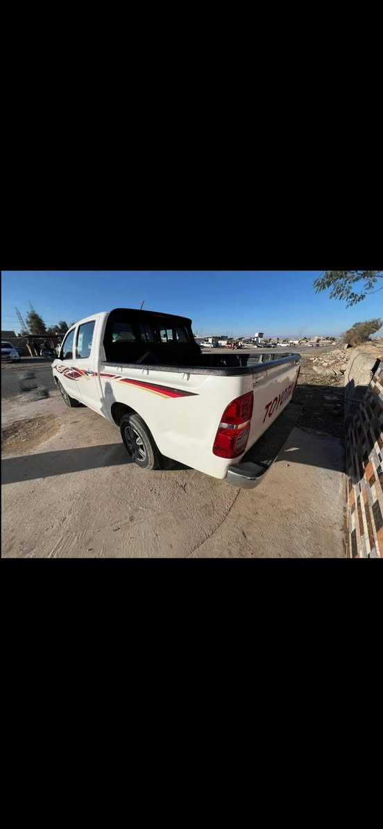 سلام عليكم 
بكم هايلوكس للبيع سعودي 
موديل 2014 كلين 
كير ومحرك شرط 
تواير وصدر جدد
السعر 200 وبيها مجال للطيبين 
الرقم ***********
