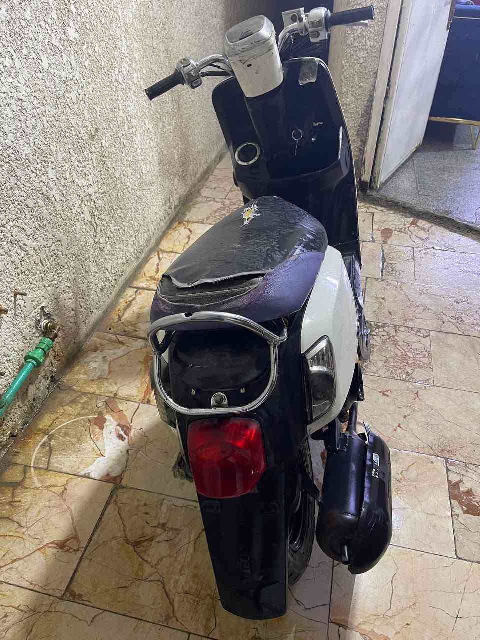 سلام عليكم
بوليس مصطره نوزل 
دراجه نقصه جويتر وتشغتل نگره 
عوزهة شويه ترتيب 
البارحه تشتغل نگره اليوم طفت وما حاولت وياها بعد 
ابيعلك كوم حديد لدگلي شبيها الدراجه ابيع طافيه 
رايدهة ب 250 قفل قفل 
مكاني بغداد العبيدي 
***********

كوم حديد

