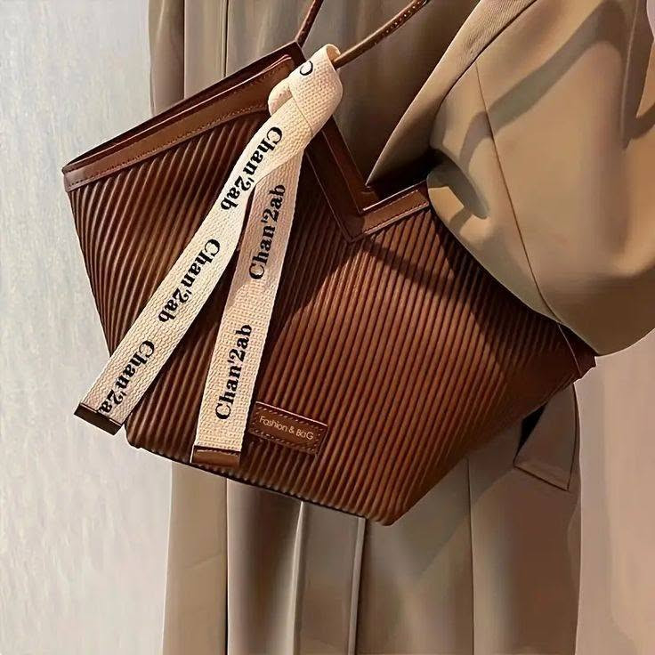 شتتوقعون شكد سعر هاي الجنطه 👜 الي تجنن بمعنى الكلمه
جلد ناعم طري كوالتي عالي
الابعاد 25* 37
توصيل سريع لجميع المحافظات
السعر تنافسي.... ب 13.000 فقط
(اتحده احد يحصل هيج سعر... يستاهلون زبائني😍 )
      
  👜 للحجز مراسلتنا واتساب *********** 👜 

#حقائب #ترند #هدايا @أبرز المعجبين Mars Stor
