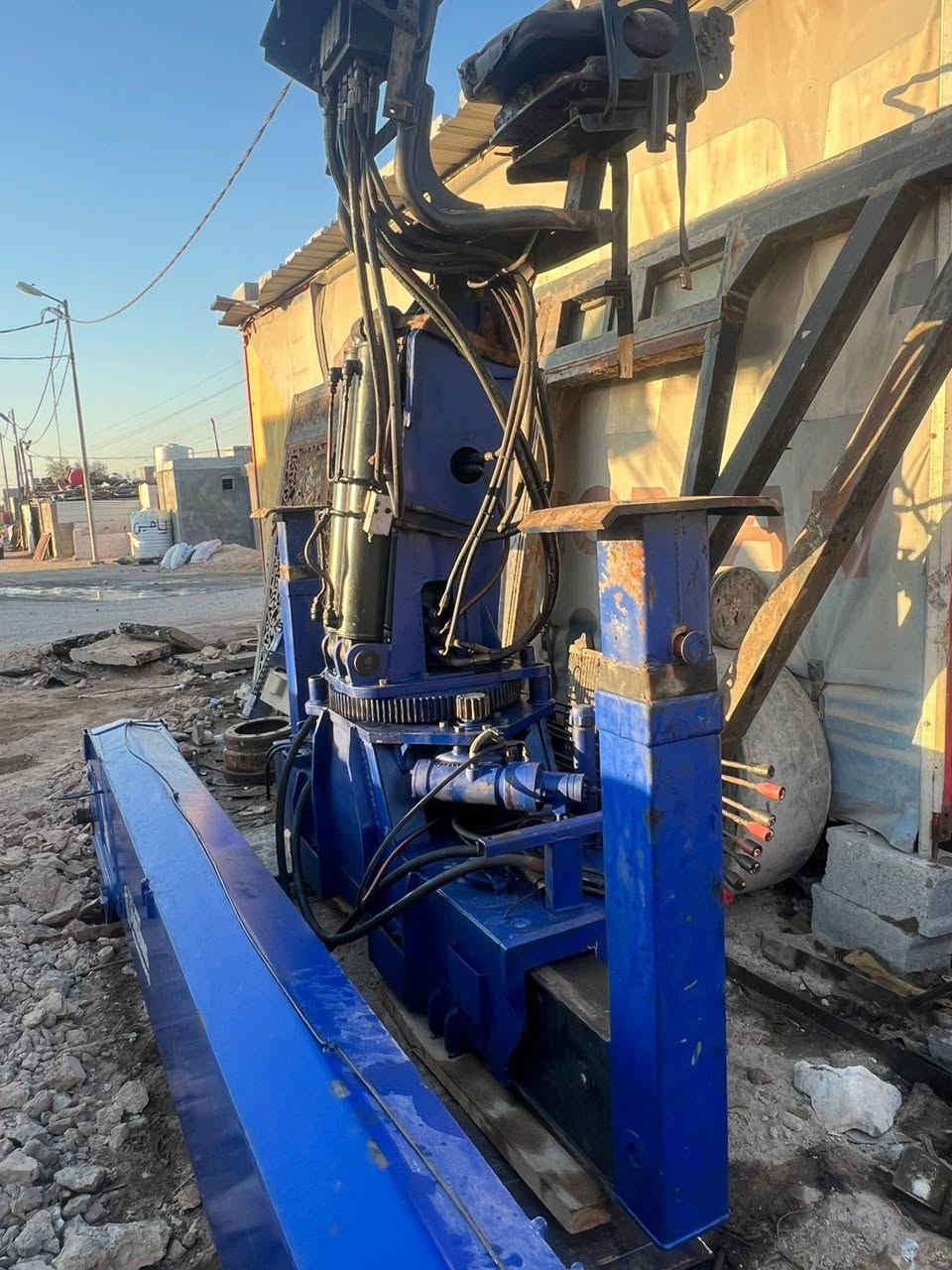 السلام عليكم  كرين كوري 7طن خمسه سلايتات 4رجلين شرط فحص مكان البصره سعر 135وبي مجال ***********
