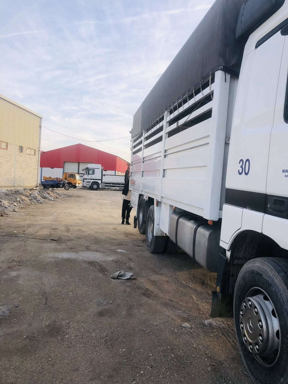 بدي البيع تفصال الجرف الطول 7و35ورتفاع 260ياخذ سبعات قفاص ***********
