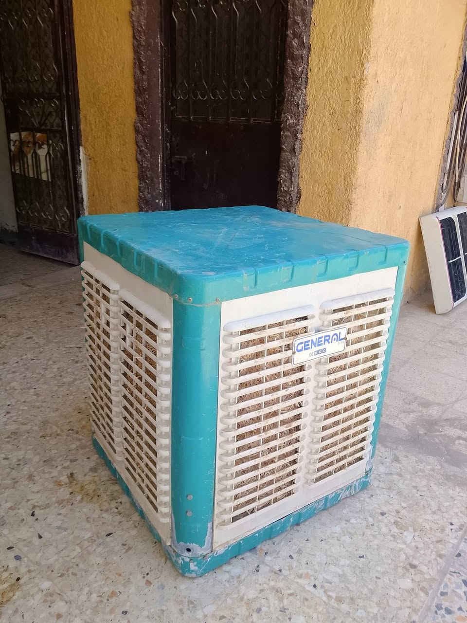 للبيع مبردة حجم كبير نضيفه مشتغله بس موسم السعر 80 عنواني الحله رقمي ***********
