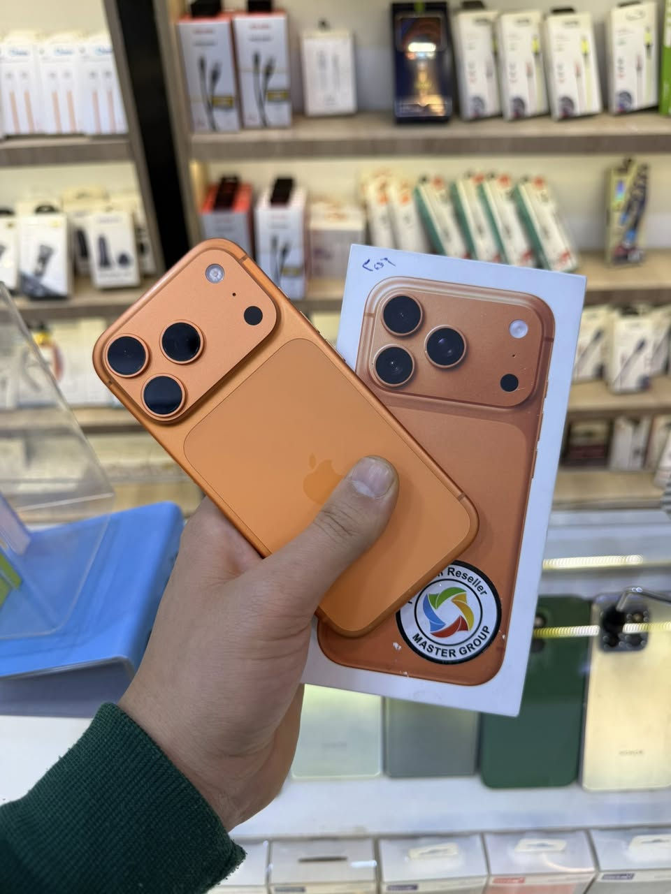 ايفون 17 #برو #برو #برو الصغير مو برو ماكس ضمان ماستر سنتين شرق الاوسط تك سيمكارت مستخدم نضافة 100‎%‎ حتة كيبل ما مفتوح من باكيت الاصلي كامل ملحقاتة الذاكرة 256 البطارية 99 
السعر مليون و800 الف 
مكاني بغداد السيدية 
للاتصال *********** 
موجود واتس واتصال فقط فيس ماكو
