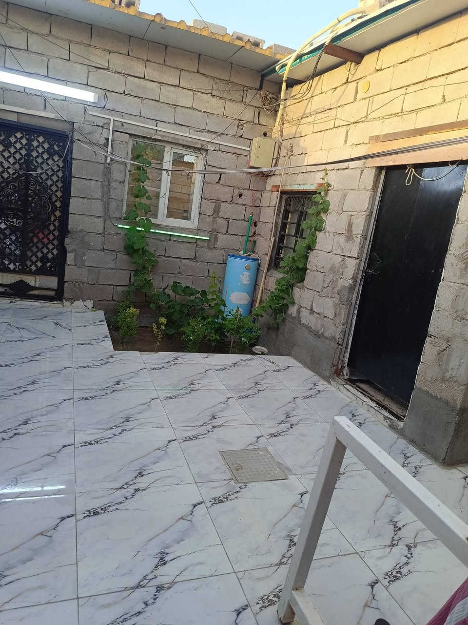 السلام عليكم
بيت للبيع طابو زراعي عراقي سند 25

مساحه البيت  150

يتكون لبيت من غرفتين وصاله وستقبال وطارمه ومطبخ  السقف سندويش 

ابو الخصيب طريق الصحراء

سعره  43 وبي مجال قليل 

رقم الهاتف ‏‪***********‬‏
