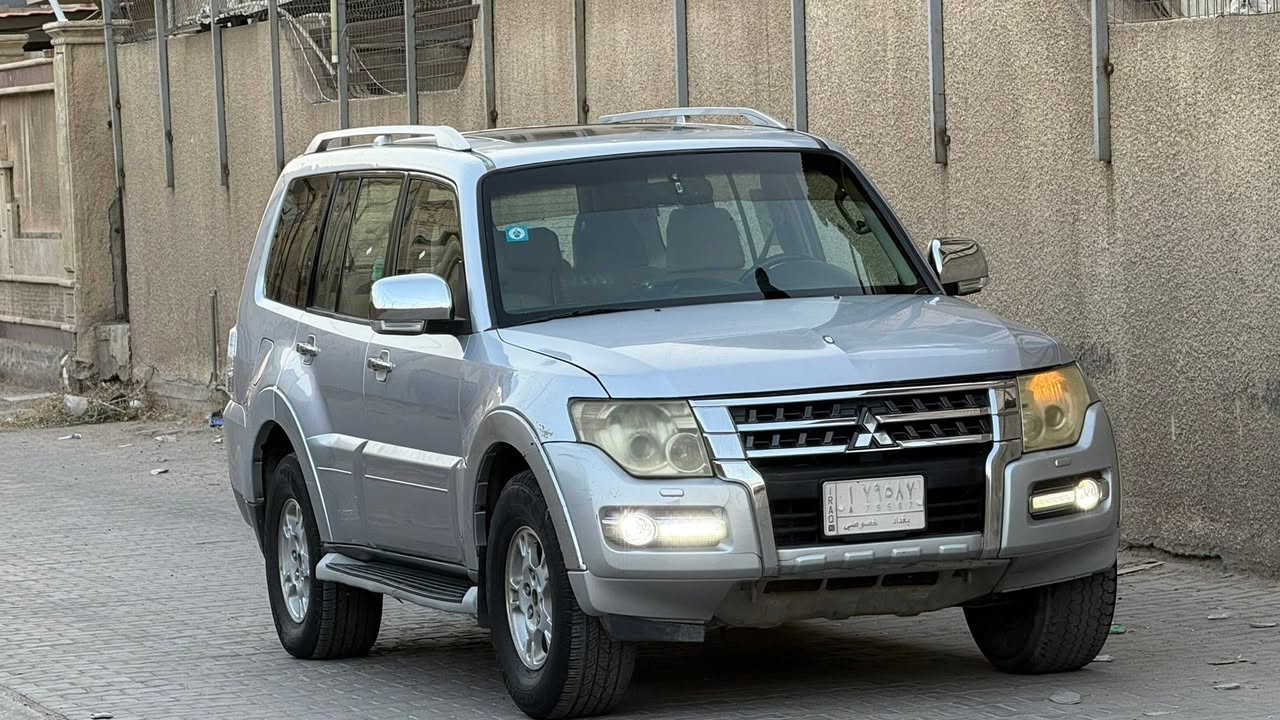 السلام عليكم
باجيرو 2008 محدث 2015 
مكفولة ((بدون صبغ)
بيها بارد بالجاملغ وطخة بسيطة بالخلف موضحة بالصور
حبتور فول مواصفات 
فتحة سقف
اضائة ترحيب
مري شفط
كشنات جلد+كهرباء 
تدفئة كشنات
منظومة زينون
شاشة
مروحة اضافية للتبريد
كير مكينة اكسل كفالة
السعر 110 وبيها مجال بسيط
***********
