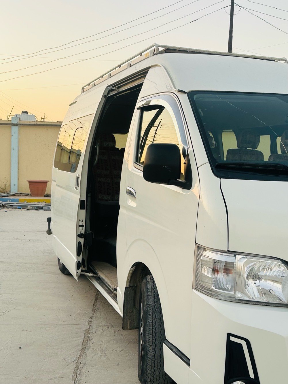 تيوتا هايسا 2023كاز سياره كامله مكفوله من صبغ بيها بارد 