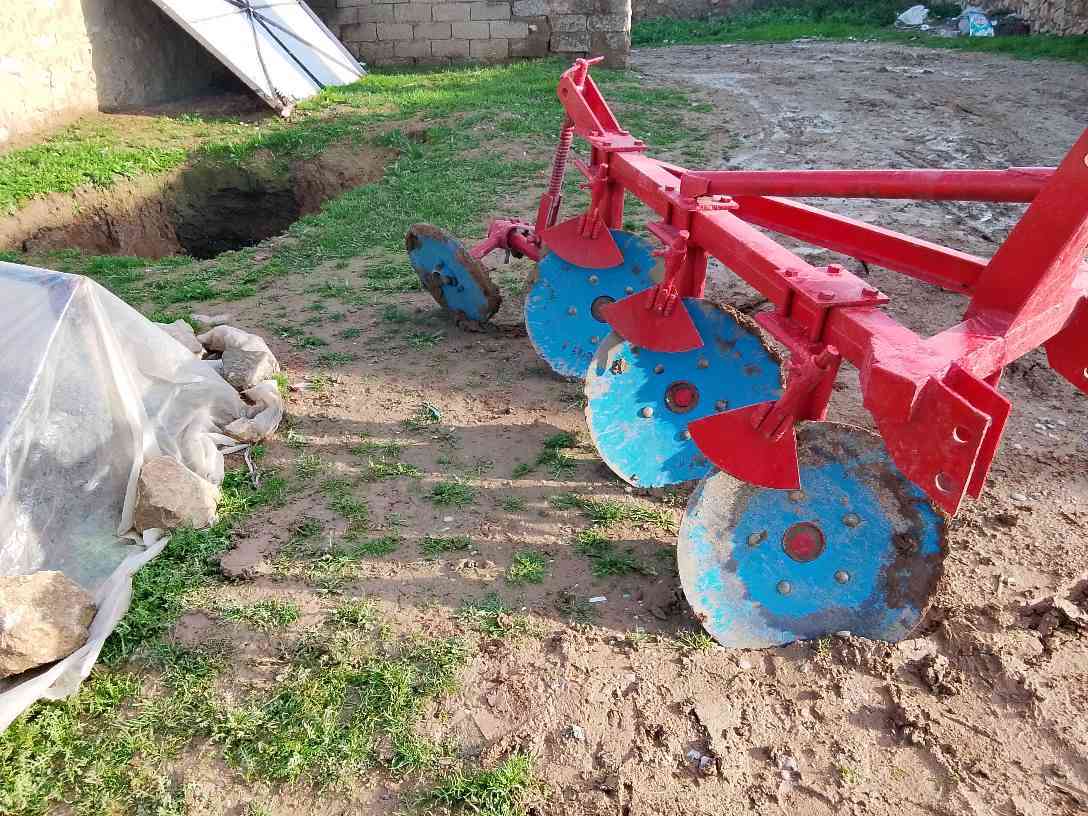 دسك ثلاثي نظيف جدا السعر 500الف تواصل مع صاحبو ***********   مكلف بالنشر موصل, نينوى
