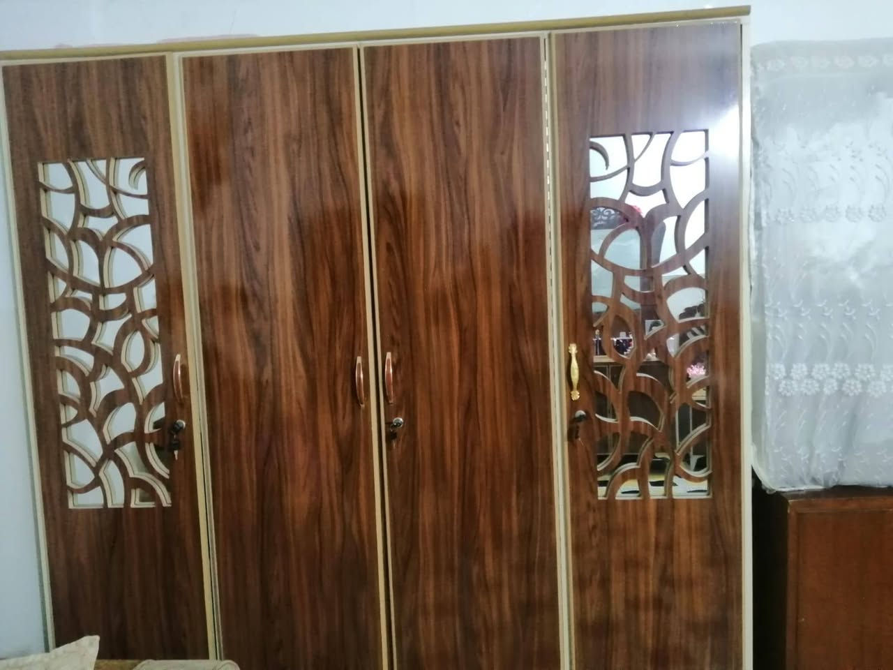 غرفه نوم نصيفه6قطع معه2جرابي ام النفر كلهن 450وبيهن مجال للاستفسار***********
