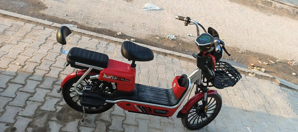 السلام عليكم للبيع بسكل شحن مديل2025 خمس بطاريات دبل 3سرع سرعته 60 الباسكل مابي أي نقص السعر350وبي مجال مكاني كربلاء***********
