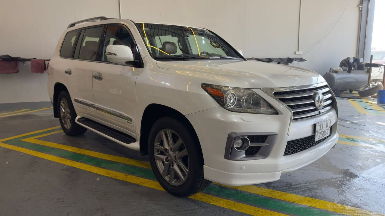 لكزس 2015 5.7LX
بريم اصل مكفوله كفاله عامه السياره من الدعاميه لدعاميه 
فوول موصفات
محركV8.570 ماشى.168الف
مواصفات الكزس معروفه.فوول LX.5.700
داخل احمر اصلل  🍒
سياره جاهزه وجديده جدا وستعمال شخصي طخم تاير جديد دنلوب ياباني قبل سبوع شاده مابيها نقص ترايك للسعوديه بيها
السعر عالاتصال
***********

مكان السياره ميسان العماره
