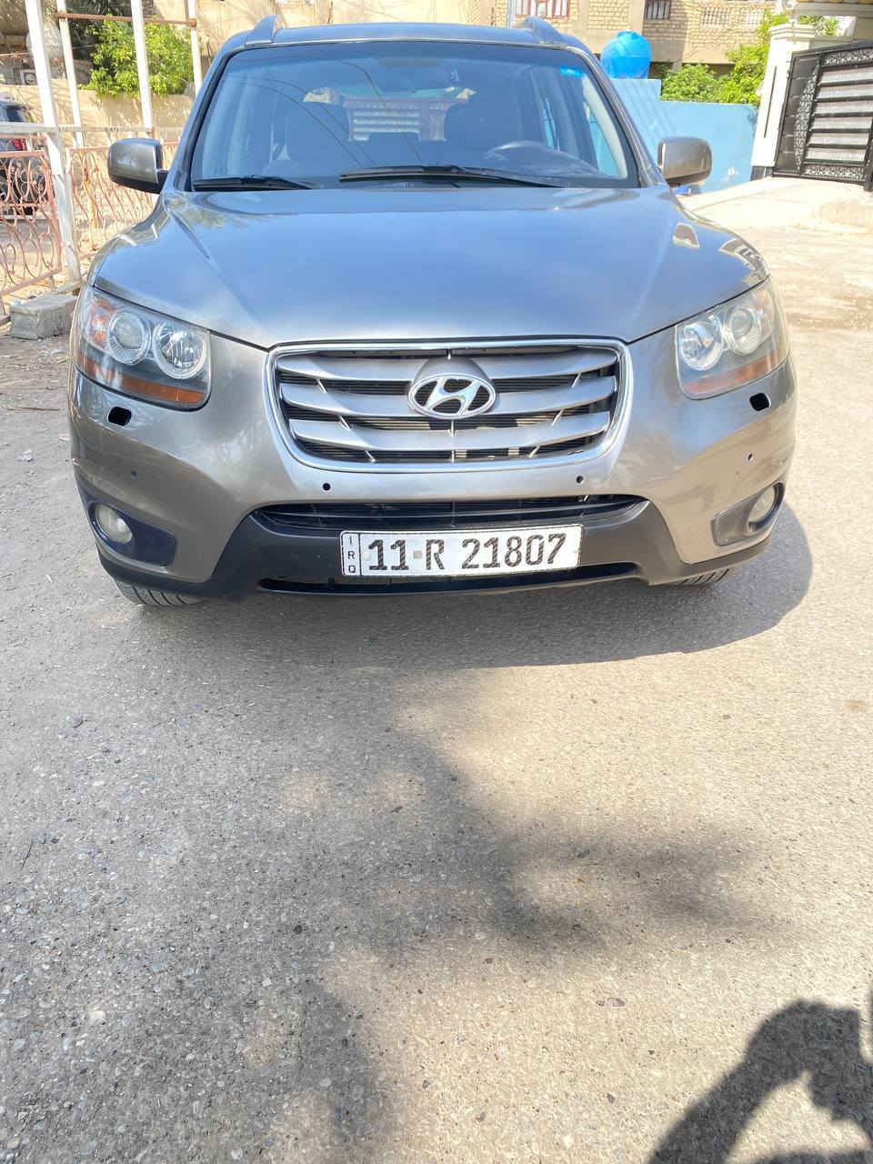 يا الله
السلام عليكم سنتافيا 2012 رقم بغداد الدولي 
محرك 2400 دوش كفاله كير كفاله تبريد فول 
صدر بحاله جيده فتحه بالقمارة وتحكم ستيرن
السيارة نضيفه وجديده ضرر فقط الباب بدون دواخل
 وباقي الصبغ توحيد لون بدون دواخل 
مكان السيارة ديالى بعقوبه 
السعر 127 وببه مجال
 رقمي ***********
