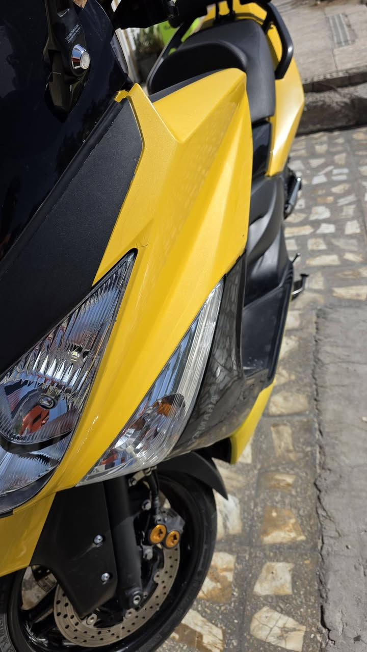 ‏السلام عليكم  2011 YAMAHA TMAX    
‏​⚙️ المحرك: 500CC
‏​🎨 اللون: اصفر مـمـيـز ❄️.  
‏ماشية 21 الف وبل يابان ماشية 18الف  
‏وياهة 3سيوجات سكيورتي 
‏مزودة من اليابان🇯🇵.
‏صالنصة رياضي ✅
‏وستيرن رياضي ✅
‏وتجوة اصلية ✅
‏وتدفئة بل يدات✅
‏وقاعدة موبايل اصلية ✅
‏الدراجة ورقة المزاد مالتهة وصور اليابان وتقريرهة  مالتهة موجود  الدراجة نازلة من معرض كلشي وكلاشي   
‏ 🛠️ الدراجة: مكفولة من كلشي   
‏​​📍 الـمـكـان: بـغـداد : الشعب
‏📱 لـلـتـواصـل والإسـتـفـسـار:📞 (‪***********‬) 
‏
