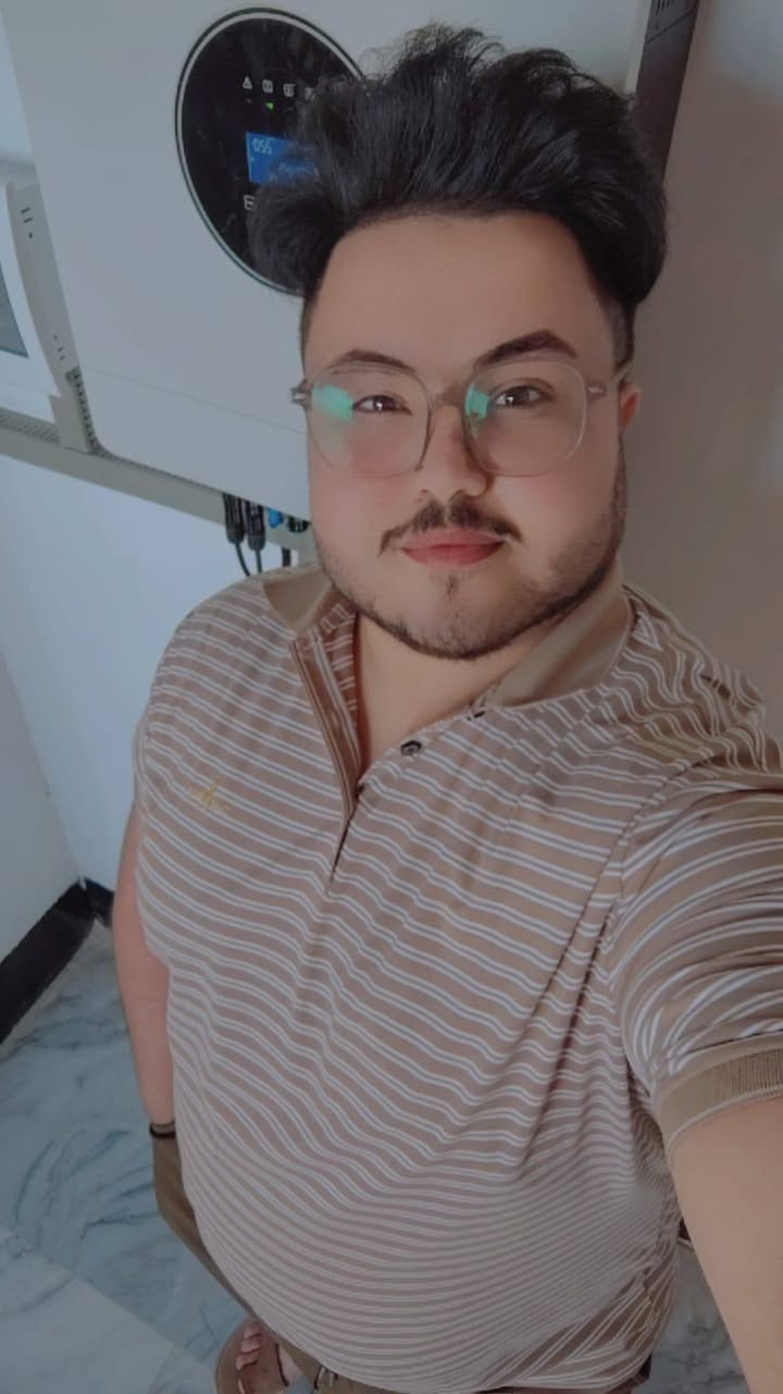 تنصيب منظومة طاقة شمسية بواقع 16 امبير نهاري 12 امبير ليلي من قبل شركة كولدن بور للطاقة الشمسية فرع-ناحية الرياض  .
للاستفسار:
***********
