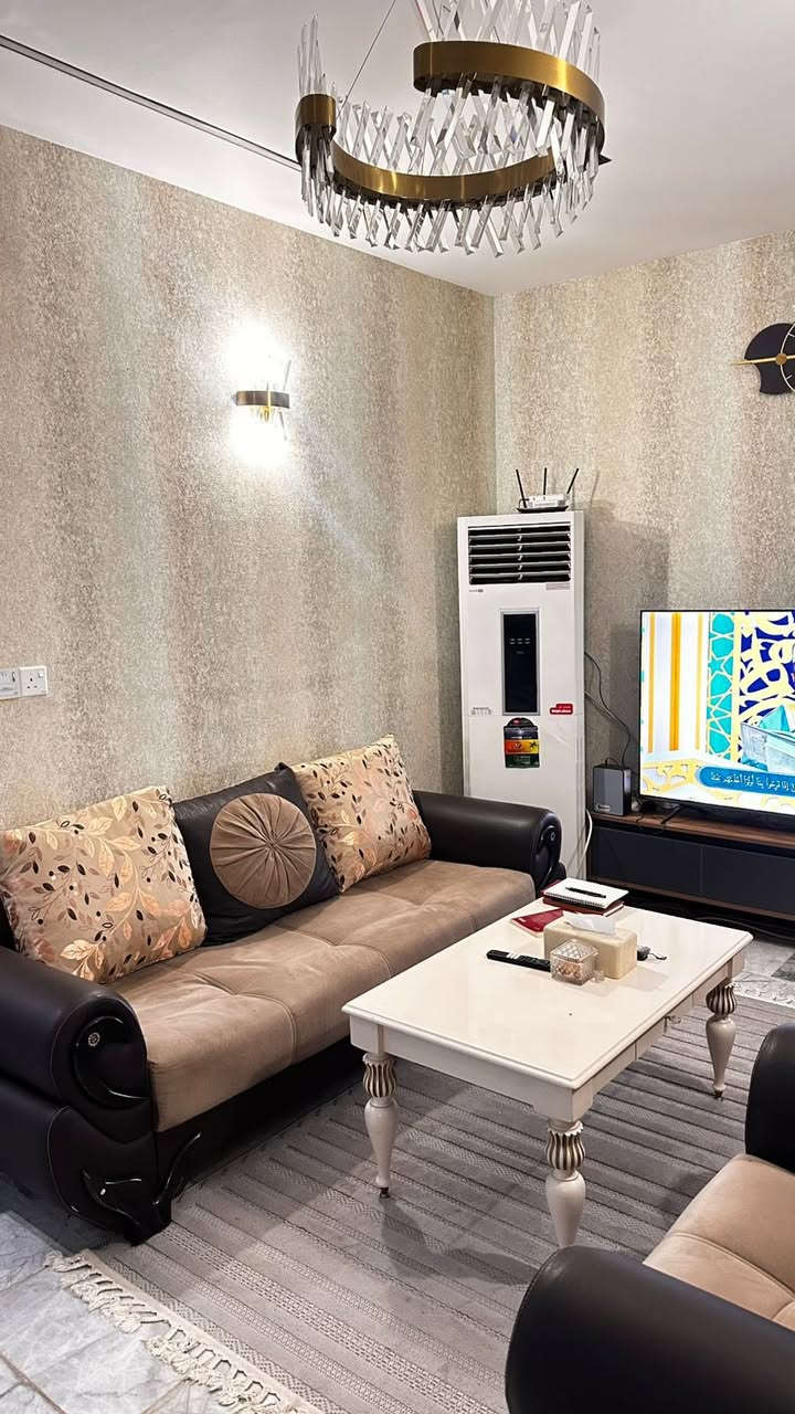 بيت يحسسك. بالراحه والهدوء 
ألوان مريحه بصريآ 
مساحه 200م
السعرالكلي  215
مقدمه 180
والباقي اقساط كل شهر 650 بدون كفيل 
موقع ركن يحتوي على 5غرف نوم وصاله عدد2
كربلاء مجمع السلام السكني 
***********
