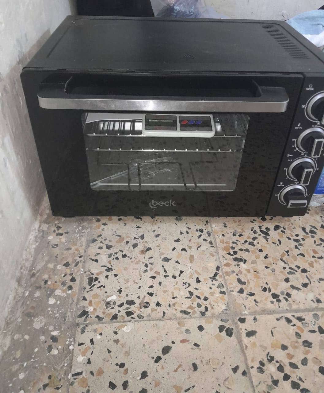 اوفن مستعمل مرتين فقط حجم 60 لتر كبير مكاني وزيرية سعر 90 الف ***********
