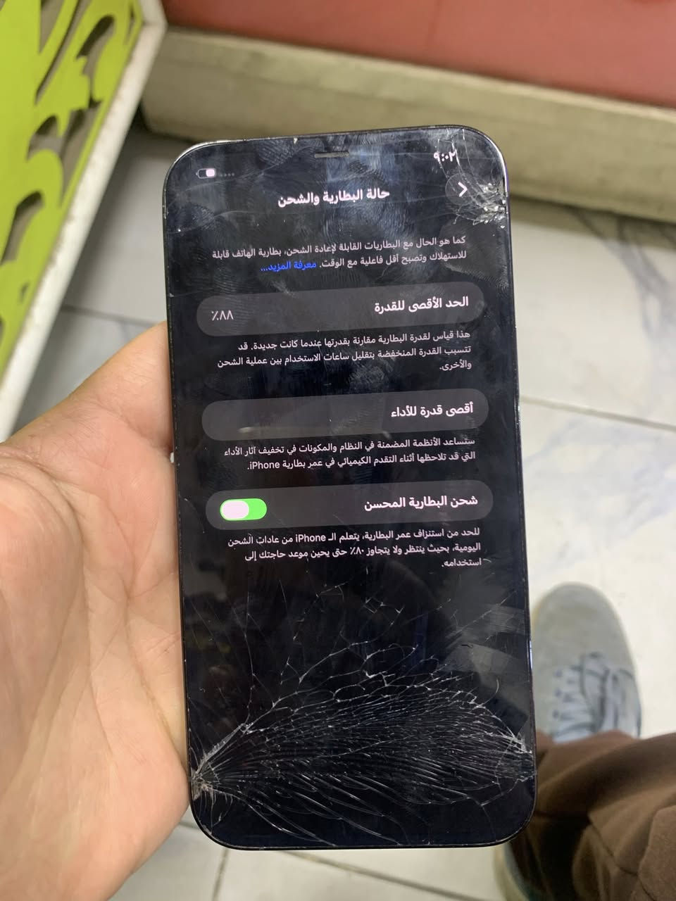 سلام عليكم 
ابفون 12 برو ماكس 
ذاكرتة 256
بطارية 88 
جهاز مكسورة شاشة 
325 الف وبي مجال 
مكاني اعظمية 
***********
