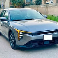 سيارة كيا k4  موديل٢٠٢٥ ماشية ٤٠٠٠  حادثهة الباب الخلفي مبدل بلادي باص...