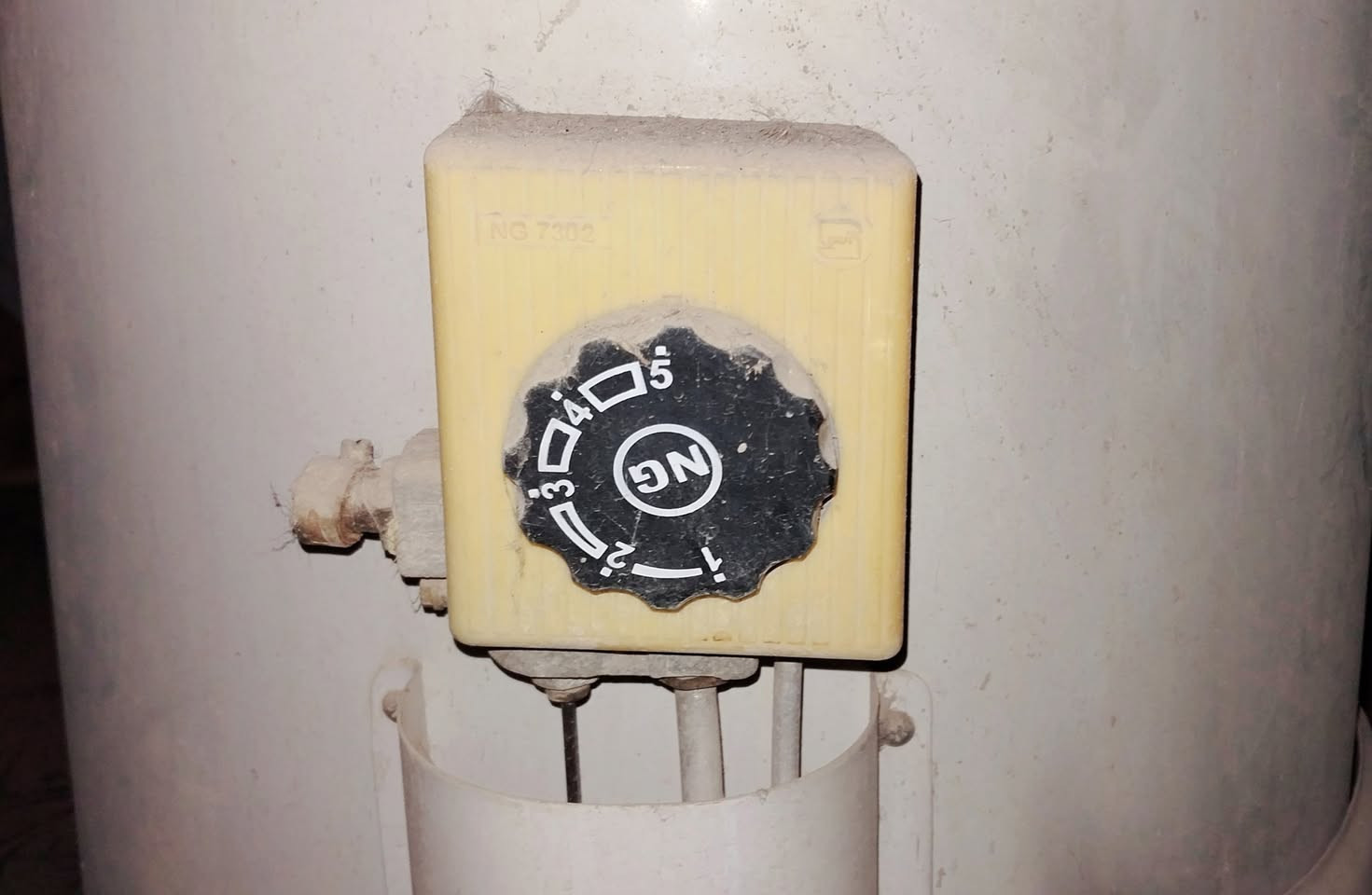 ❣️سخان كهرباء وغاز عملاق 240 لتر للبيع في الاعظميه❣️
السخان شغال 100/100 على الفحص موجود بالاعظميه.
 يشتغل غاز وكهرباء مأخذيه ب 350 وهسه رايديه ب 175 يعني بنص سعره... والسعر نهائي ما بيه مجال.
 ابو علي
*********** بيه واتساب
