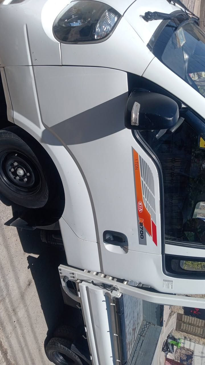 سلام عليكم كيا حمل 2700 رقم بغداد مديل 2019 سياره نضيفه مكينه وكير عل بلادي سياره مامفتوح بيهه برغي  لا ضربه ولا تنقيص ولا  صبغ ولا بارد بس بيهه ملاحضات بصيطه  تبريد تتفىه كله شغال سياره خير من الله  شواصي مكفول بسمي تحويل ثاني يوم مكاني بغداد حي اور سعر 125 وبيهه مجال رقم الهاتف ***********

