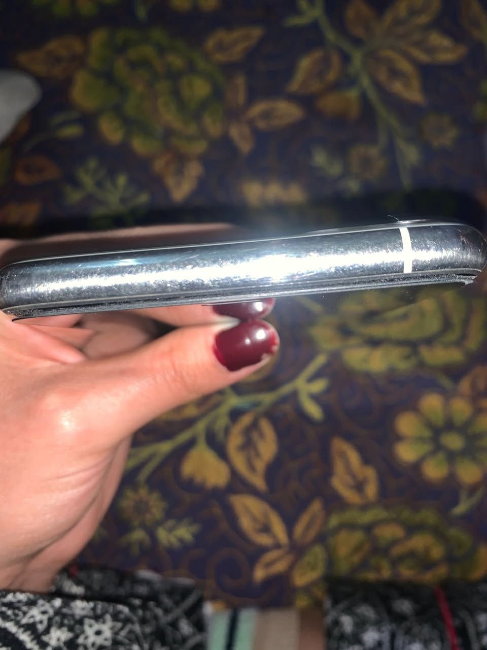 للمراوس فقط بكلكسي نوت 20او24
ايفون 11برو ماكس لون ابيض 256كيكا كارتونه وياء  وشاحنه  تشحن سريع مبدل شاشه اصليه وفلات شحن فقط بطاريه75 مكاني الشعب الرقم ***********
