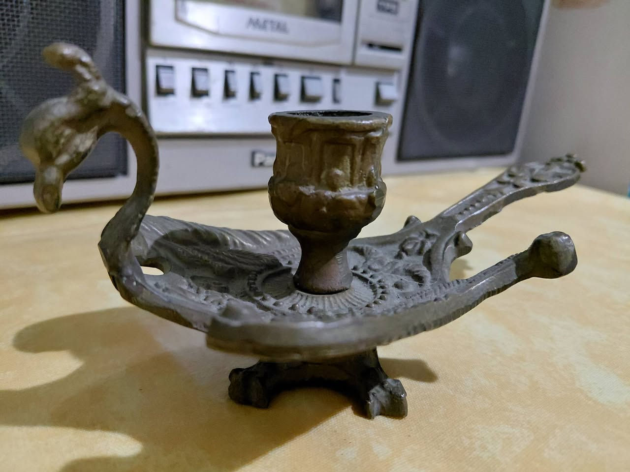 شمعدان انتيك ،حامل شموع إيطالي من 
النحاس الأصفر بتصميم طائر خيالي بقاعدة
19 * 8 cm قياسات
ارتفاع 8 cm 
380 grammes 
15 $
Italian Brass Fantasy Bird Footed Candle Holder


**إذا كنت صاحب هذا الإعلان وتريد حذفه لأي سبب، رجاءا أرسل رسالة إلى الدعم الفني**